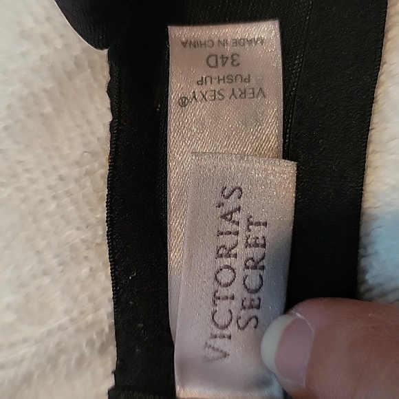 Victoria's Secret Very Sexy Push Up Bra - Picture 3 of 4